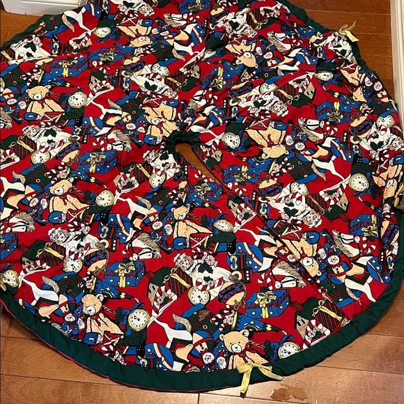 Plush Creations Other - Festive Red and Green Holiday Tree Skirt